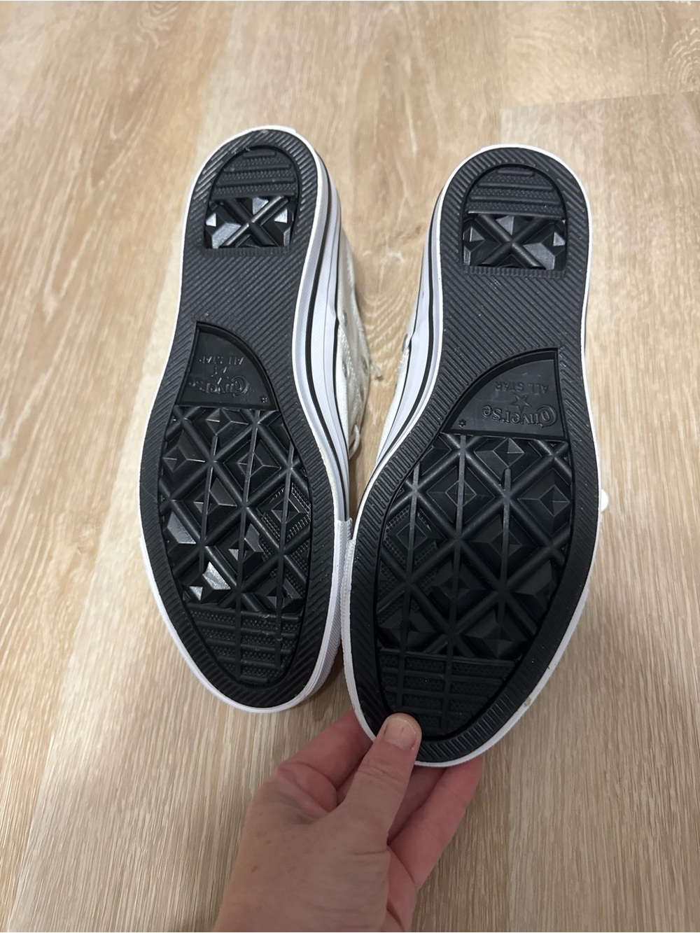 NWT Converse - Picture 4 of 4